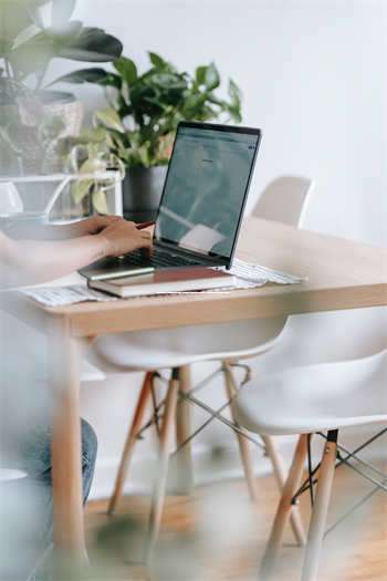 天涯论坛麻辣社区，那可是互联网江湖的大本营啊！这里面的帖子，简直比火锅里的辣椒还要火爆，辣得你眼睛都睁不开，但还是忍不住想一探究竟。 第1张